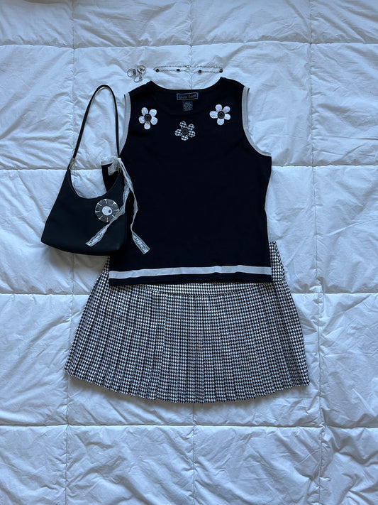 B&W Button Flower Tank